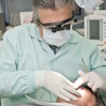 Implantologia dentale per curare edentulia